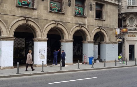 Cladire istorica de pe Calea Victoriei, vopsita in gri: E infractiune