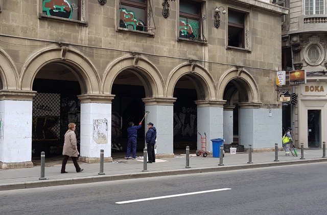 O cladire monument-istoric de pe Calea Victoriei, vopsita in gri. Primaria Capitalei: E ilegal