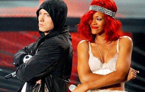 Video  Rihanna se gandeste sa devina mama