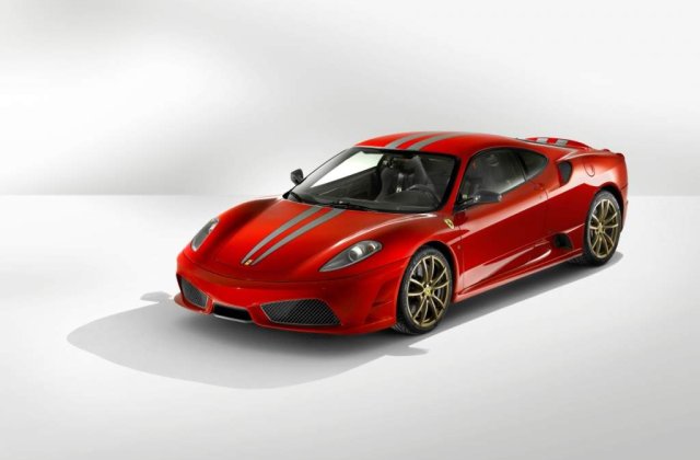 Soferul unui Ferrari a ramas fara masina dupa ce a condus cu 200 km/h!