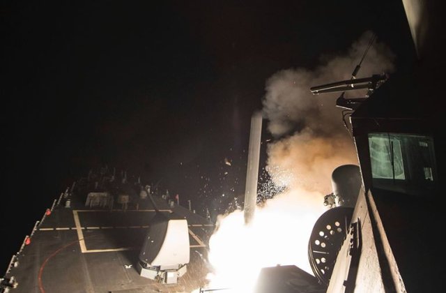 Trei militari si doi civili, ucisi in atacul american asupra bazei siriene Shayrat