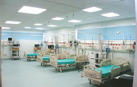 Un barbat internat la Spitalul Bagdasar a ranit o infirmiera si doi pacienti