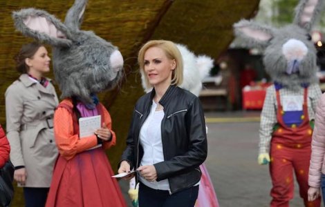 Capitala, impodobita de Paste cu iepurasi si oua uriase - FOTO