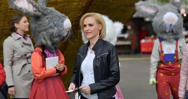 Capitala, impodobita de Paste cu iepurasi si oua uriase - FOTO