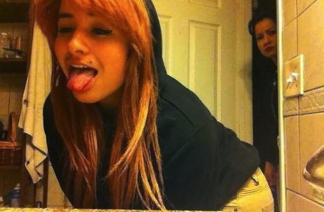 Amuzante sau penibile? Top 10 cele mai nereusite selfie-uri publicate pe internet