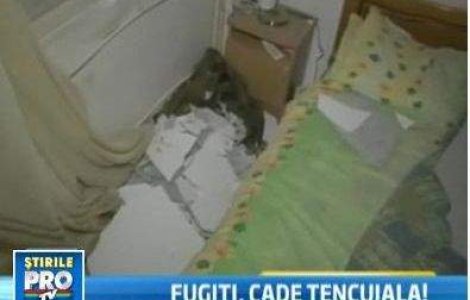  Video  Tavanul dintr-un bloc ANL a cazut in dormitorul locatarilor