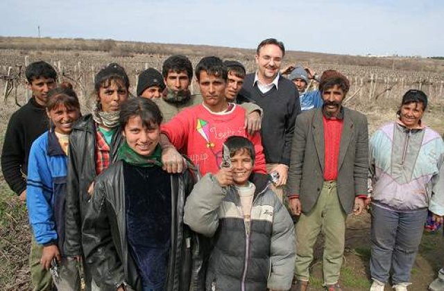 Cati romani cred ca romii pot deveni o amenintare pentru tara?