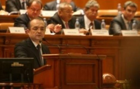 Boc: Cu pomana si cu intins mana nu se poate la infinit