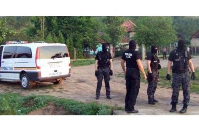 Perchezitii in Capitala si Braila pentru hotii de masini