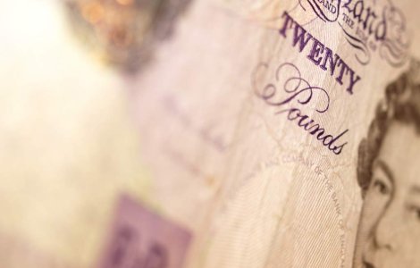 Guvernul britanic taxeaza suplimentar milionarii