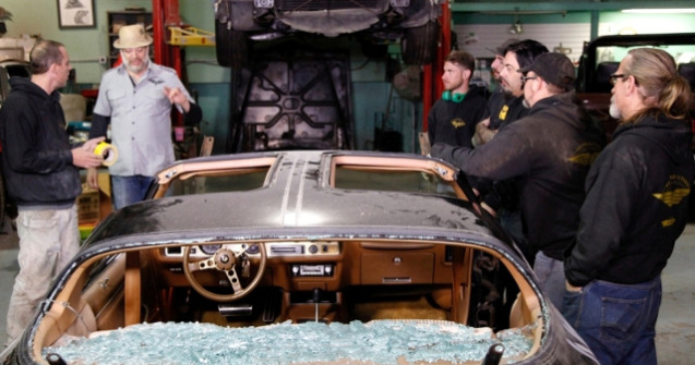 Charles Handler transforma rable ruginite in bolizi tunati. "Motoare Puternice", un serial nou difuzat pe History