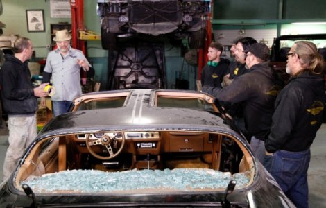 Charles Handler transforma rable ruginite in bolizi tunati. "Motoare Puternice", un serial nou difuzat pe History