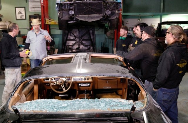 Charles Handler transforma rable ruginite in bolizi tunati. "Motoare Puternice", un serial nou difuzat pe History