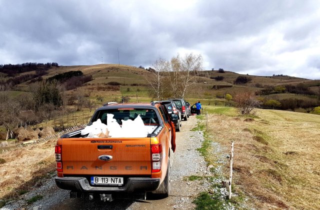 Umanitara celor 18 anotimpuri. Off-Road Adventure Romania si Neste Automotive au oferit ajutoare pentru 400 de persoane nevoiase