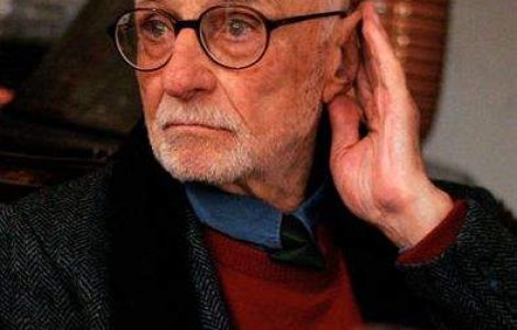  Video  Cineastul italian Mario Monicelli s-a sinucis