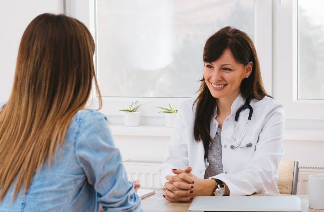 Cum sunt stimulati medicii. Salarii care trec de 3.500 de euro si cabinete particulare cu bani europeni