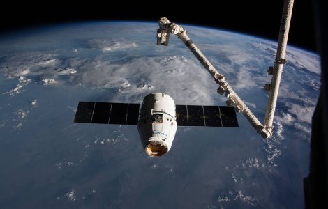 NASA: Doi dintre satelitii planetelor Saturn si Jupiter ar putea sa intretina forme de viata extraterestra