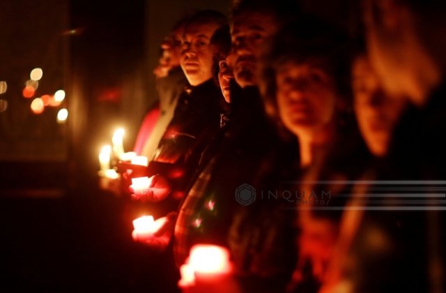 Mii de pelerini se afla la Ierusalim, la Mormantul lui Iisus Hristos, asteptand venirea Luminii Sfinte