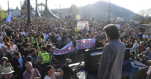 Mii de unguri au protestat la Budapesta fata de Guvern
