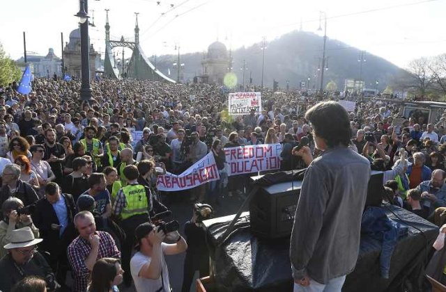Mii de unguri au protestat la Budapesta fata de politicile "iliberale" ale Guvernului