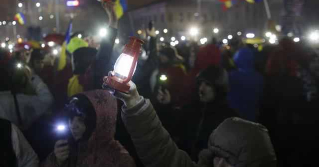 Zeci de oameni au petrecut noaptea de Inviere in Piata Victoriei