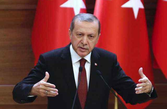 Erdogan voteaza in referendum si isi exprima speranta ca Turcia sa ia decizia"asteptata"