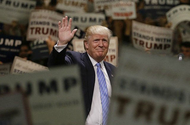 Donald Trump spune ca cineva a platit protestatarii care i-au cerut sa-si faca publice declaratiile de venit