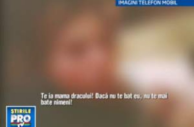 VIDEO: Violata si filmata de trei politisti