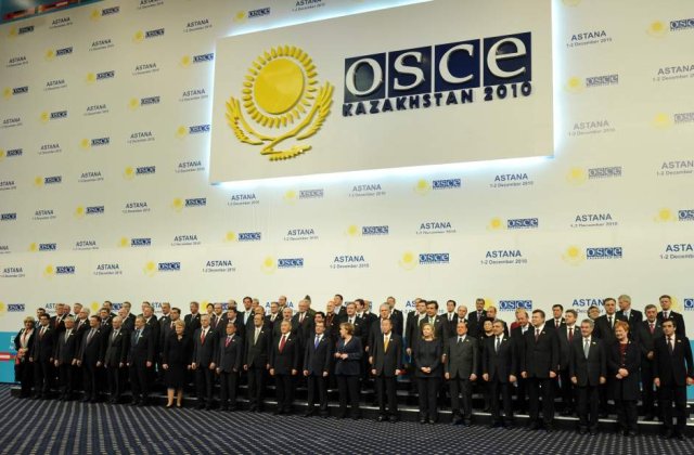 [VIDEO] Basescu a adormit la Summitul OSCE