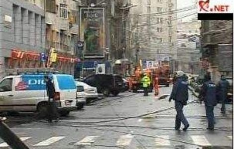  Video  Doi stalpi de inalta tensiune au cazut in centrul Capitalei