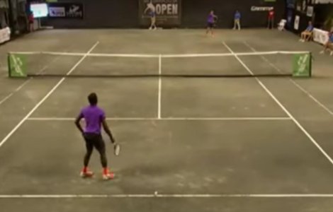 Un meci de tenis a fost intrerupt de mai multe ori din cauza unei "partide" galagioase de sex