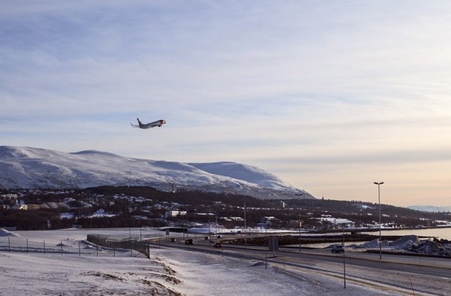Traficul aerian pe Aeroportul International Cluj, afectat de ninsoare. Intarzieri chiar si de peste 2 ore