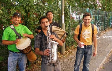  Top  Guvernul vrea "tigani", nu "romi"