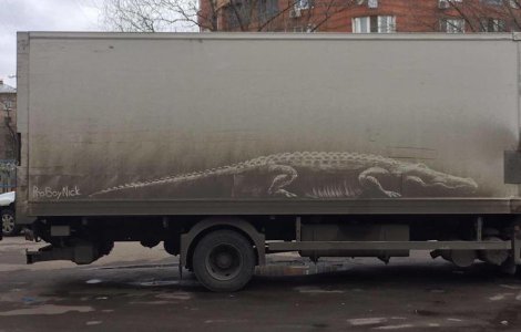  Top  Artisti nevazuti! Opere de arta lasate pe masinile pline de praf