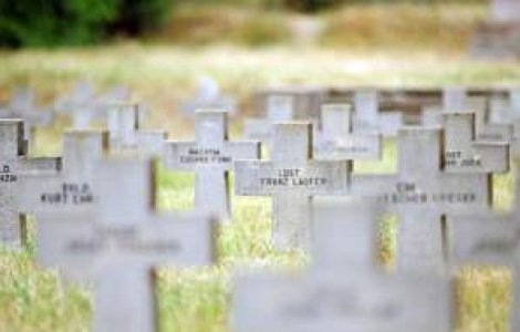 O mega-piramida va deveni cimitir international