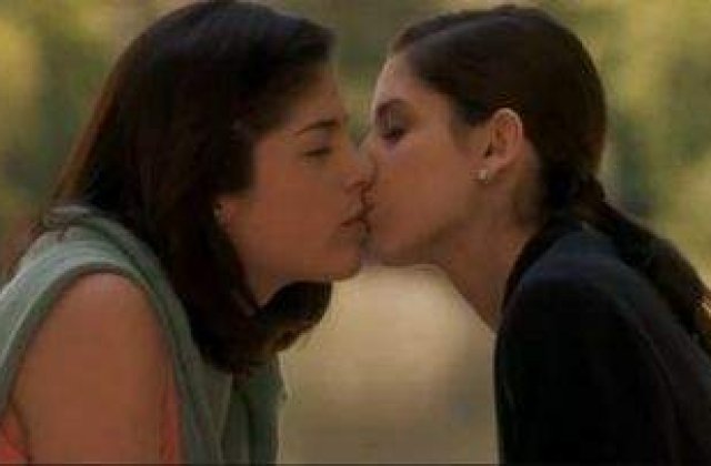 Top 5: Cele mai  fierbinti scene de dragoste intre actrite