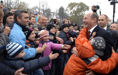 Basescu nu are bani pentru mame