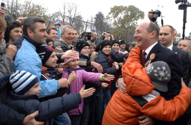 Basescu nu are bani pentru mame