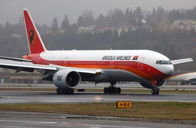 Un avion a pierdut mai multe piese in timp ce survola o localitate portugheza