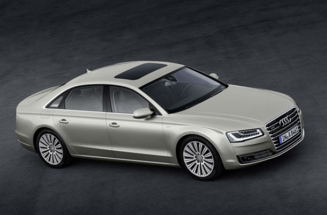 Noul Audi A8 va decide singur cand sa vireze, accelereze si franeze, dar inca nu poate fi folosit legal pe drumuri publice