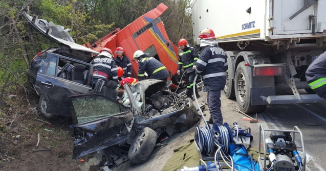 Accident grav in Olt, intre un TIR si doua autoturisme: cinci persoane au murit