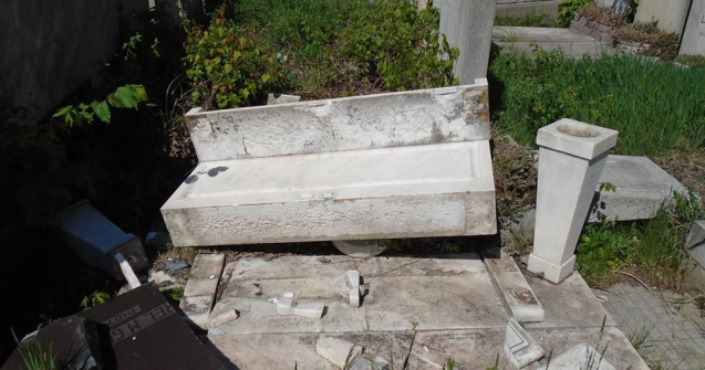 Zece monumente funerare din Cimitirul evreiesc au fost vandalizate