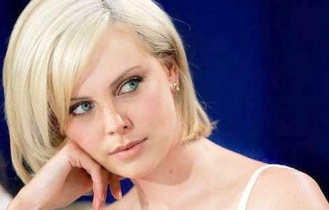 Charlize Theron s-a scos la licitatie