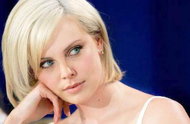 Charlize Theron s-a scos la licitatie