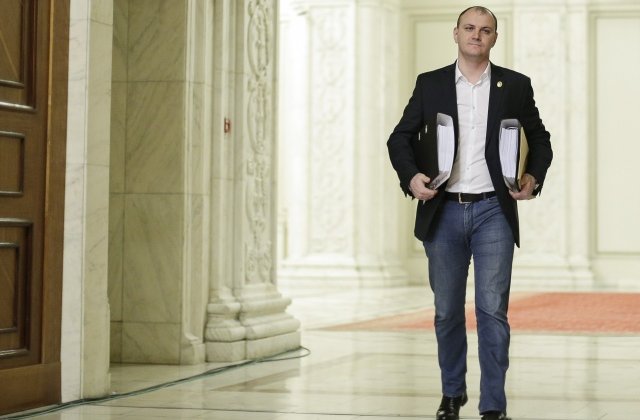 Ministrul Justitiei: Documentele pentru extradarea lui Ghita au fost trimise miercuri in Serbia