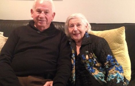 Doi soti nonagenari au murit tinandu-se de maini, in decurs de 40 de minute, dupa o casnicie de 69 de ani