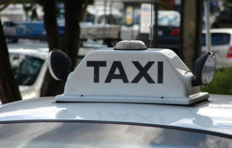 Taximetristii dau in judecata aplicatiile de taxi