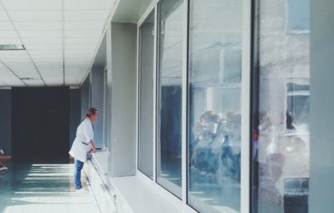 Medic: Copilul scos din put s-a trezit, dar inca are probleme respiratorii