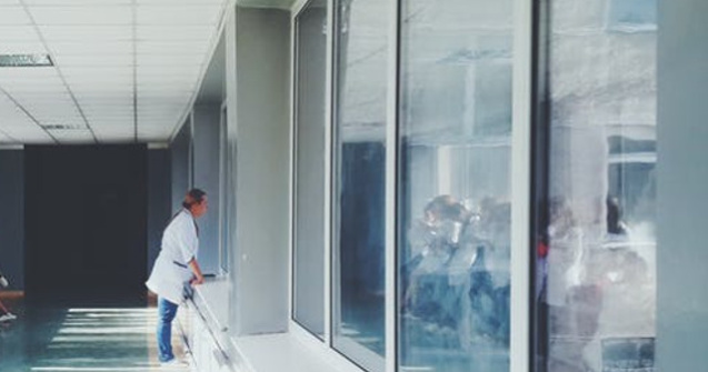 Medic: Copilul scos din put s-a trezit, dar inca are probleme respiratorii