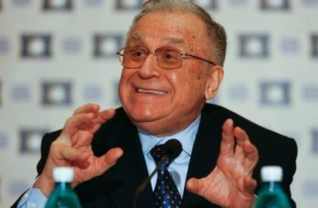 Iliescu: In ceea ce priveste suspendarea lui Geoana, e de analizat serios